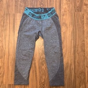 XS Gymshark pants, Capri length. Only worn a few times. No longer fit into them.